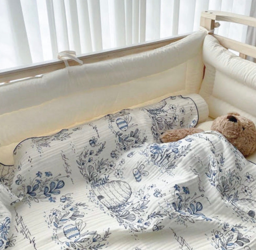 Bee Blue M Stroller Blanket – 70×90cm Lightweight Summer Blanket / Nap Blanket for Newborns
